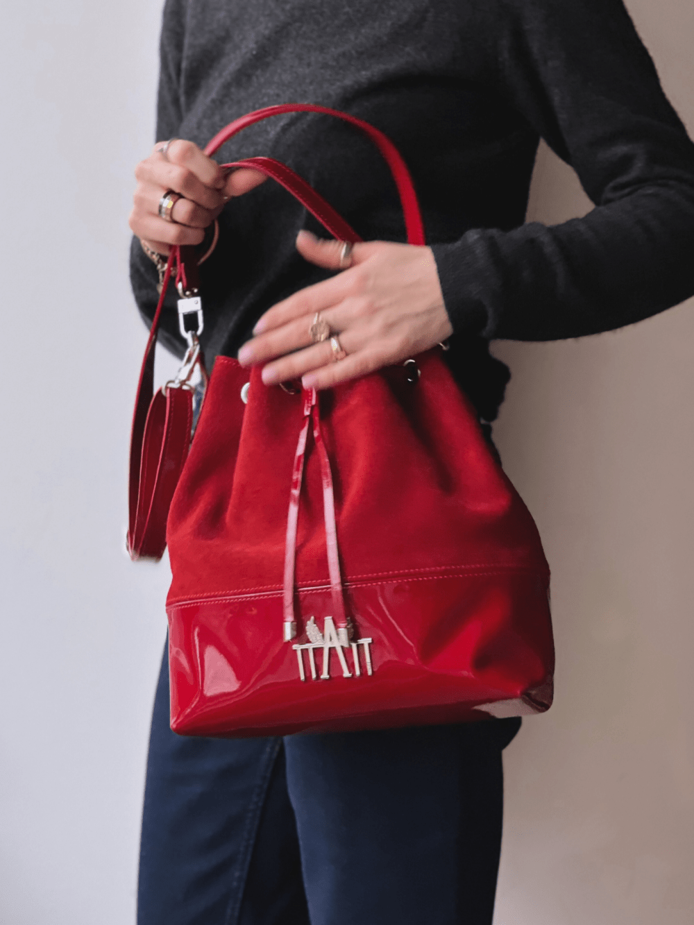 Hossa Bucket Bag red lacquered